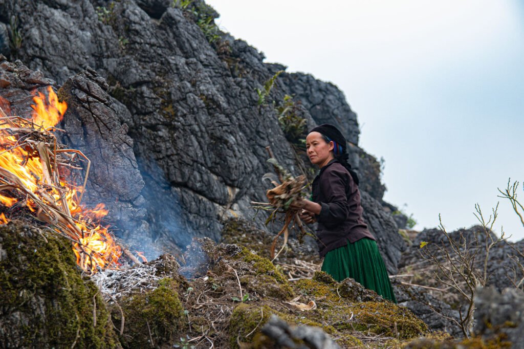 Hmong lady working on a mountain slope near Meo Vac.
