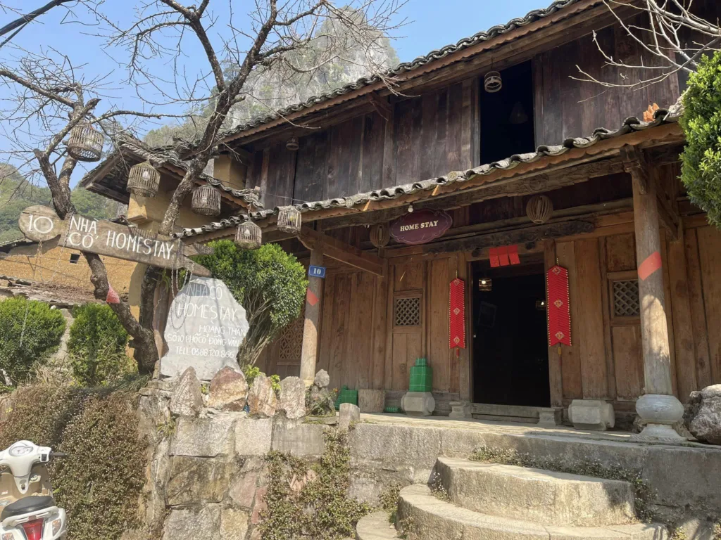 nha-co-homestay-dong-van