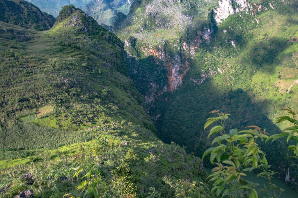 The image shows the beautiful mountainous landscape surrounding Ma Pi Leng Pass in Ha Giang, Vietnam.