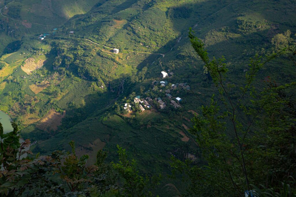 Photo show a village on the hill under Ma Pi Leng pass